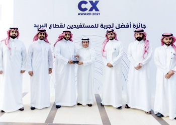 Adnan Al-Mazrooa receives the CX Award  